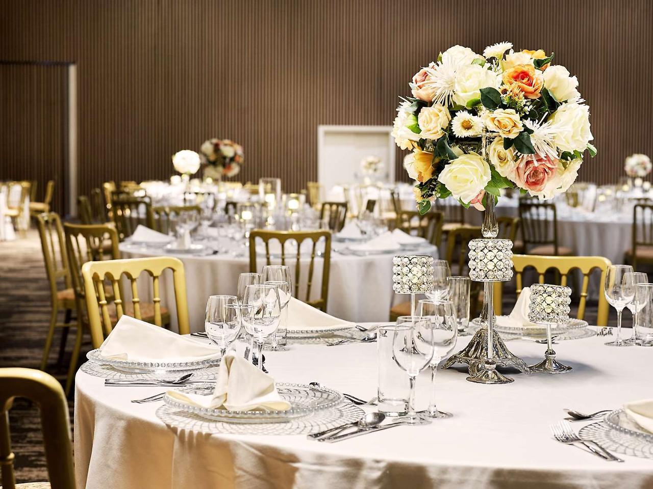 Radisson Blu Hotel & Convention Centre Kigali Exteriör bild A table set for a formal dinner
