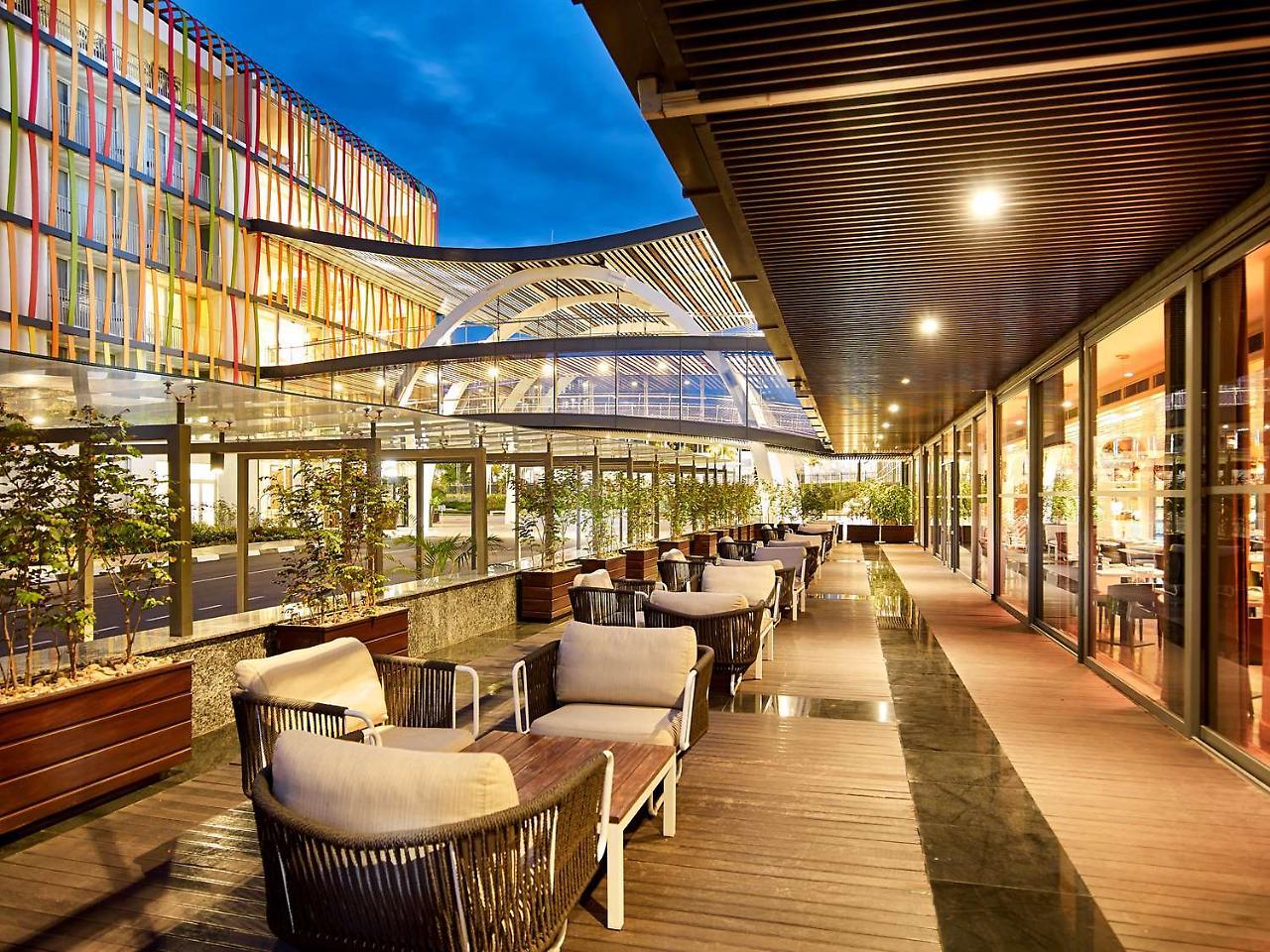 Radisson Blu Hotel & Convention Centre Kigali Exteriör bild The outdoor terrace at the hotel