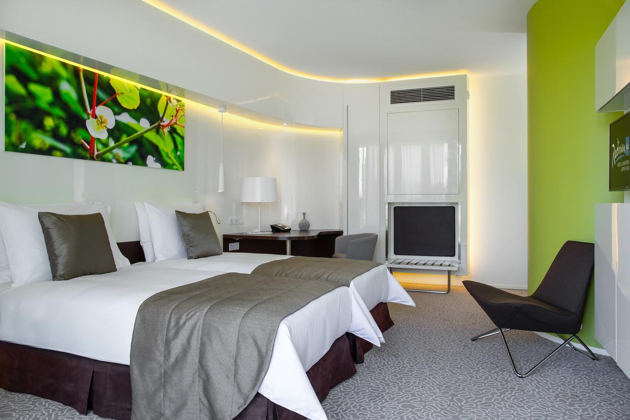 Radisson Blu Hotel & Convention Centre Kigali Exteriör bild A room at the hotel